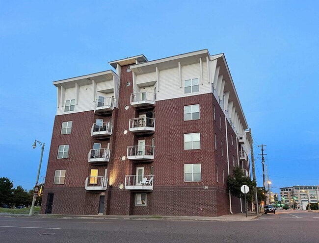 Primary Photo - 426 N Front St