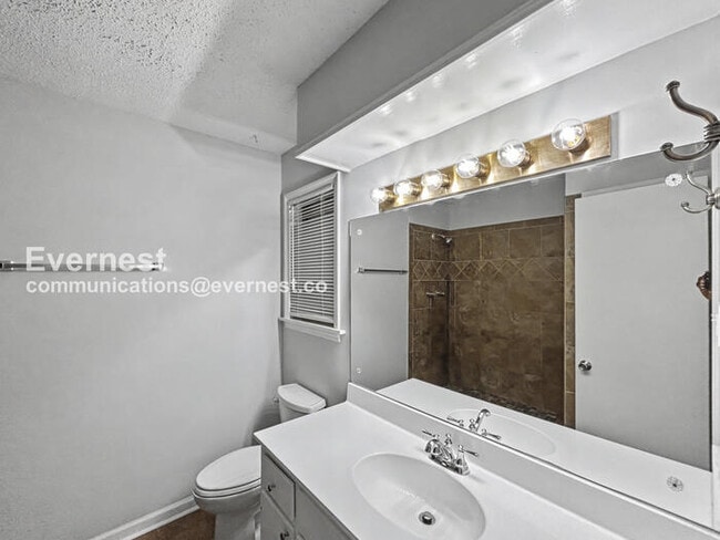 Building Photo - 760 Hackberry Dr