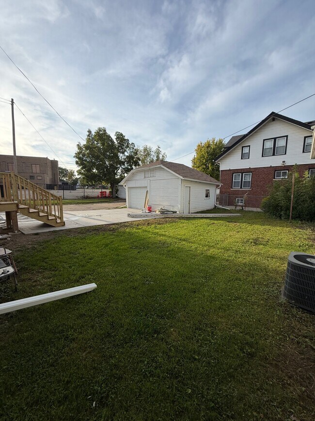Building Photo - 3210 Roosevelt Rd