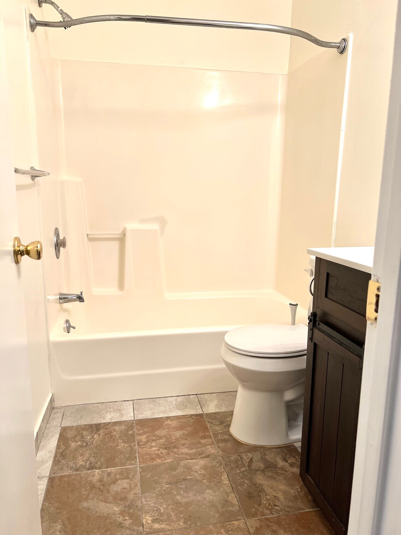 Building Photo - 123 Hunt Club Ct