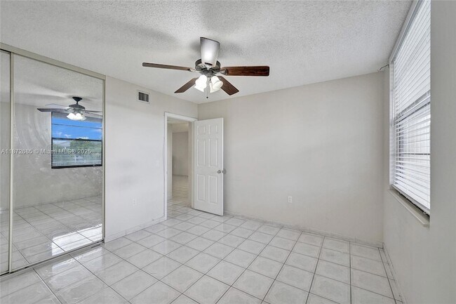 Building Photo - 1502 Whitehall Dr