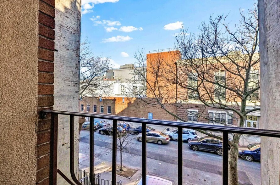 Building Photo - Bright & Airy Brooklyn Home | Comfortable city living