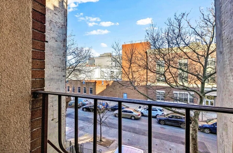 Building Photo - Sunlit Brooklyn Gem | Charming Apartment in a Prime Neighborhood