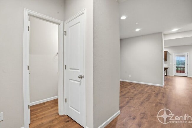 Building Photo - 9019 N Dogwood St