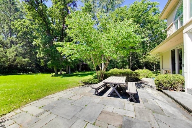 Building Photo - 148 N Ahwahnee Rd