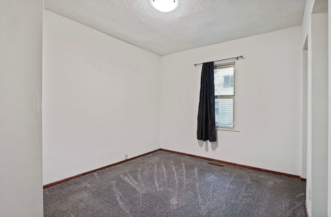 Building Photo - Charming 2 Bedroom, 1 Bath Home on Reed St – Move-In Ready!