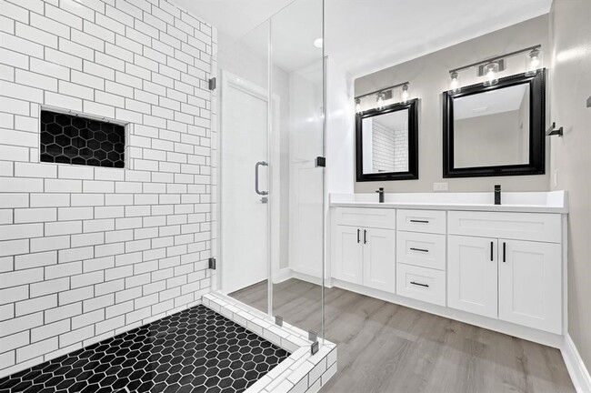 Building Photo - 5730 Old Lodge Dr