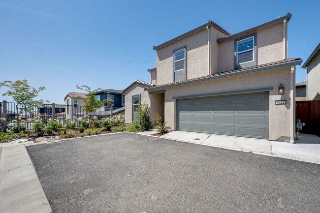 Building Photo - Never Lived In 4 Bedroom Home for Rent in Folsom Ranch!