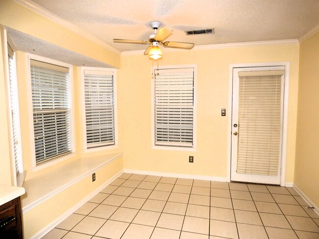 Building Photo - 2244 Lake Hill Ct