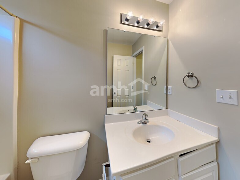 Building Photo - 106 Lick Creek Ln