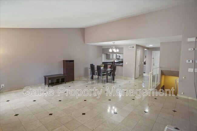 Building Photo - 26136 Rainbow Glen Dr
