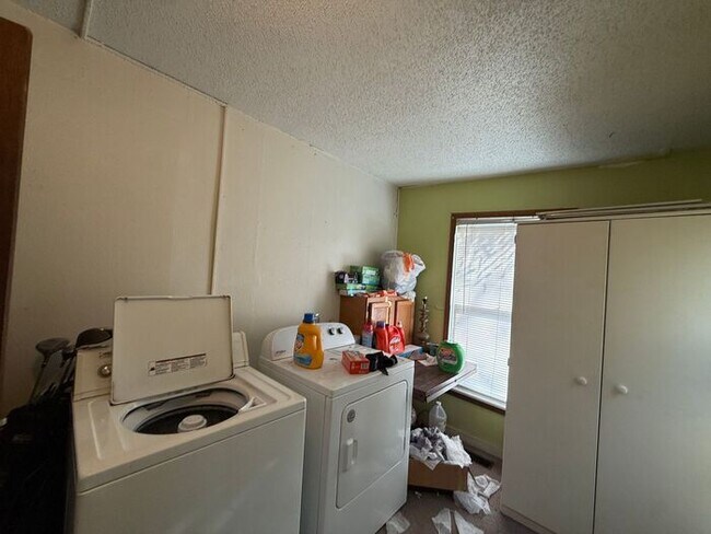 Building Photo - $2,700 | 4 Bedroom, 2 Bathroom Duplex | NO PETS | Available for August 1st, 2026 Move In!