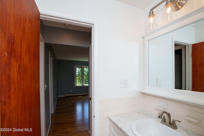 Building Photo - 35 McAlpin St