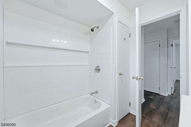 Building Photo - 46 Glenwood Ave