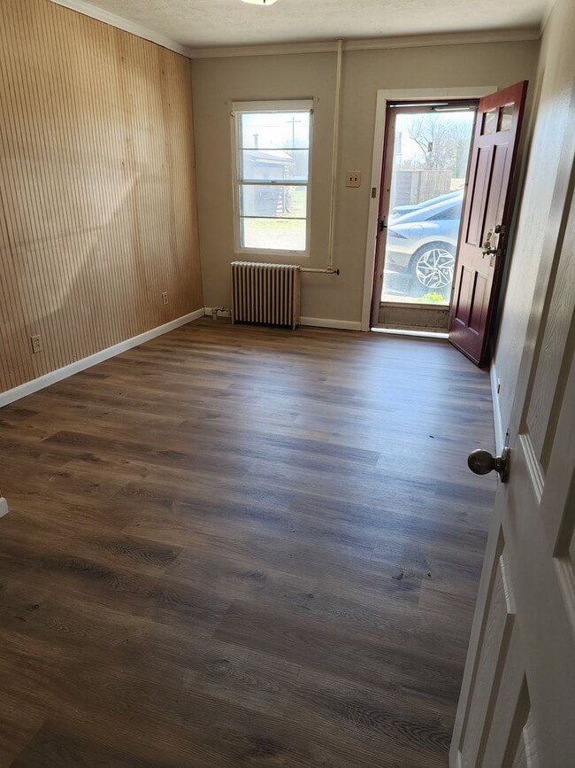 Building Photo - 1531 E 5th St