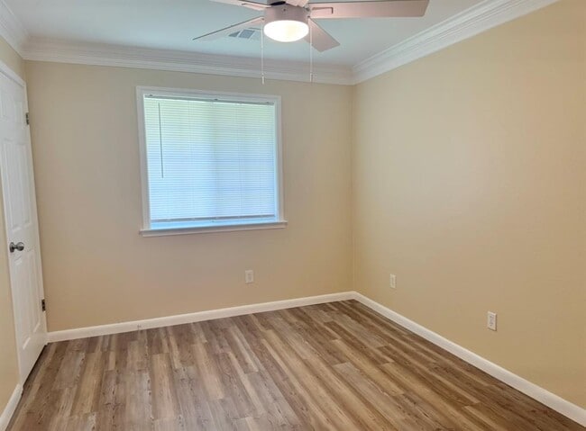 Building Photo - 1306 Meadow Cove