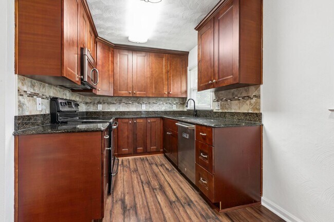Building Photo - Beautiful Split Level Home in Norfolk!!