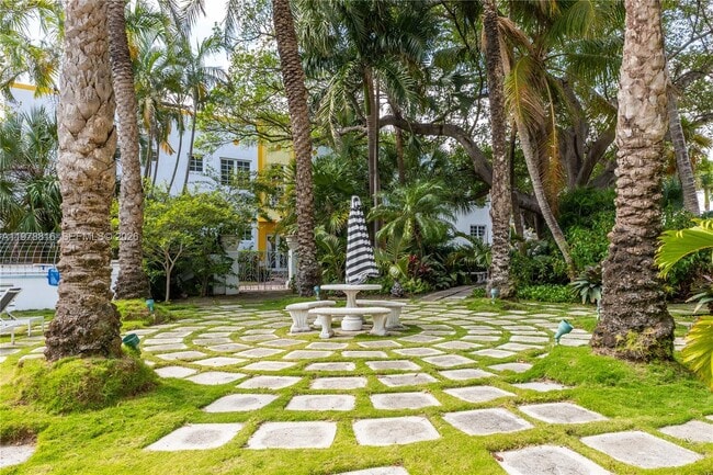 Building Photo - 2445 Lake Pancoast Dr