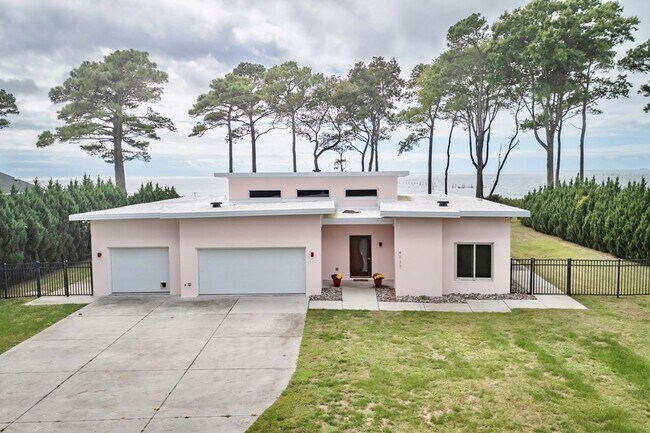 Building Photo - 4037 Bluff Ln