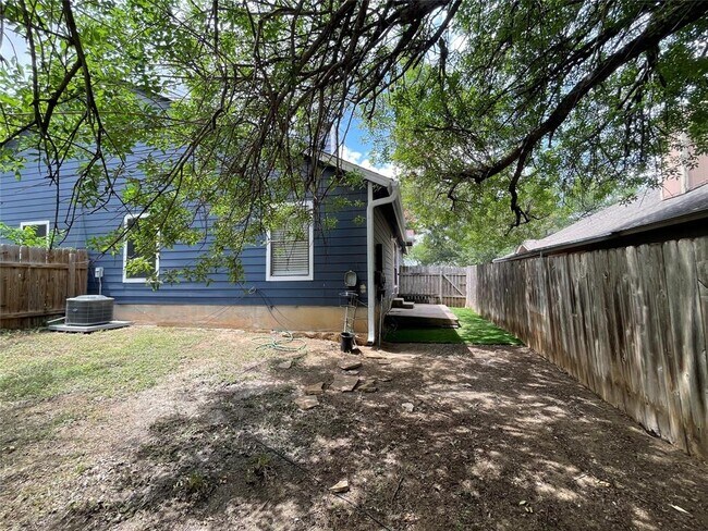 Building Photo - 2031 Redwing Way