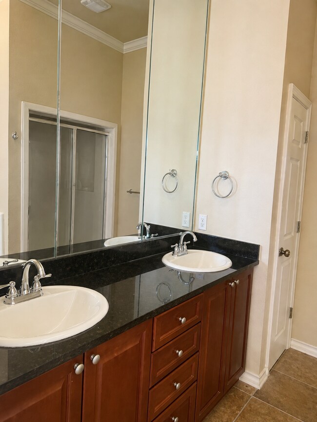 Building Photo - 6052 Portrush Dr