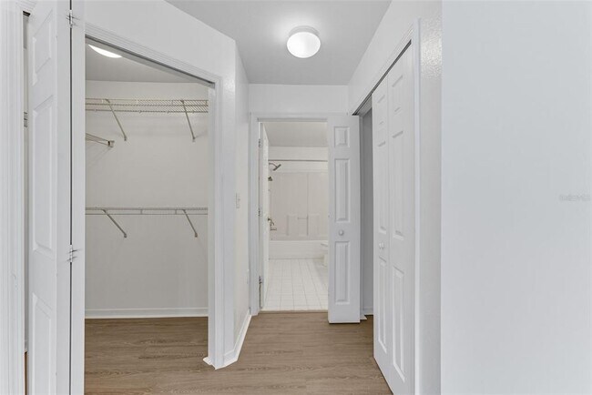 Building Photo - 5459 Vineland Rd