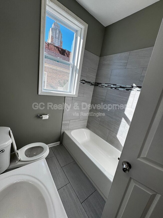 Building Photo - 11347 S King Dr