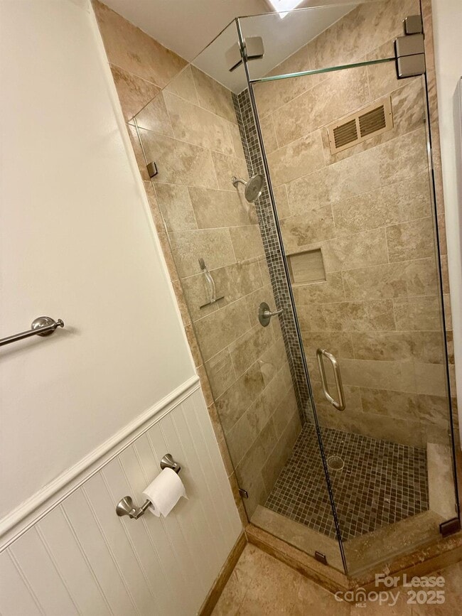 Building Photo - 1425 Montford Dr