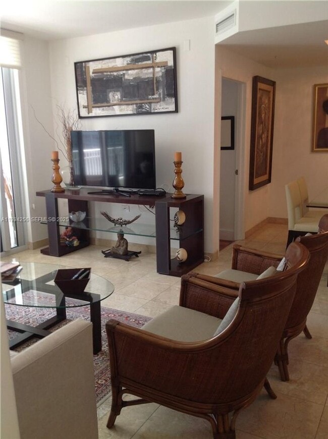 Building Photo - 801 Brickell Key Blvd