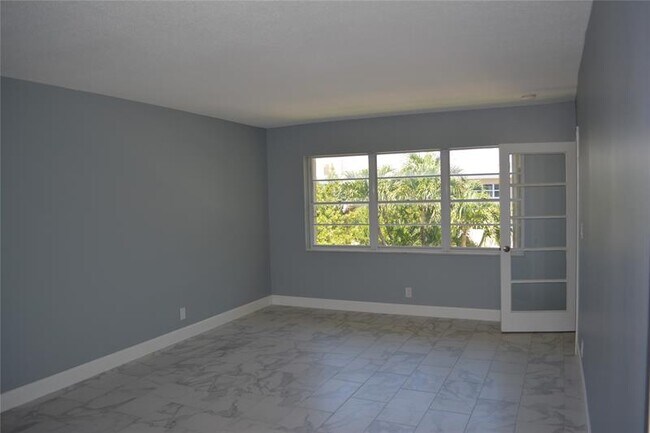 Building Photo - 1481 S Ocean Blvd