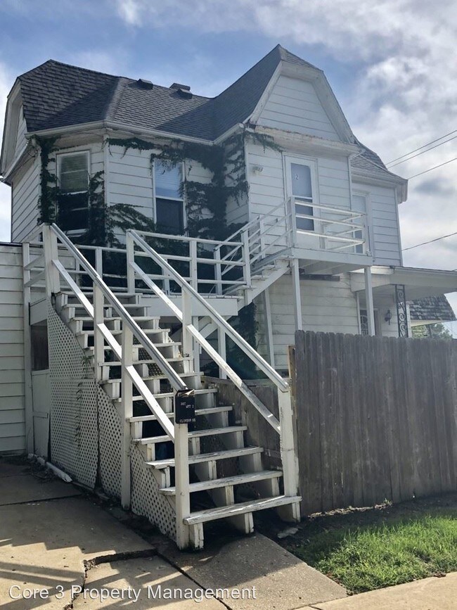 Primary Photo - 307 N Clinton St