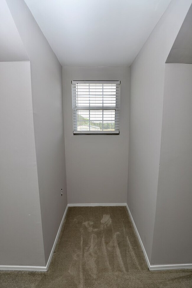 Building Photo - 1910 Lybrand St