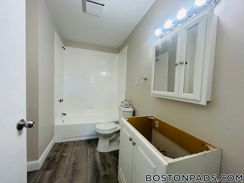 Building Photo - 2 Weaver Street