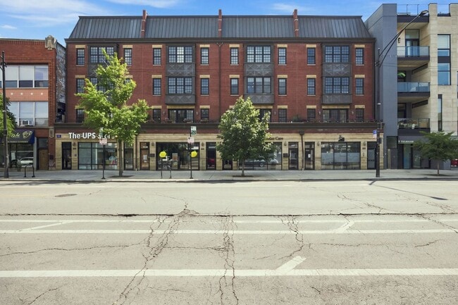 Building Photo - 2033 W Division St