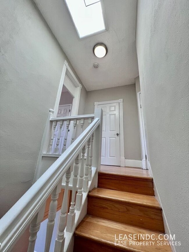 Building Photo - 342 Elm St NW