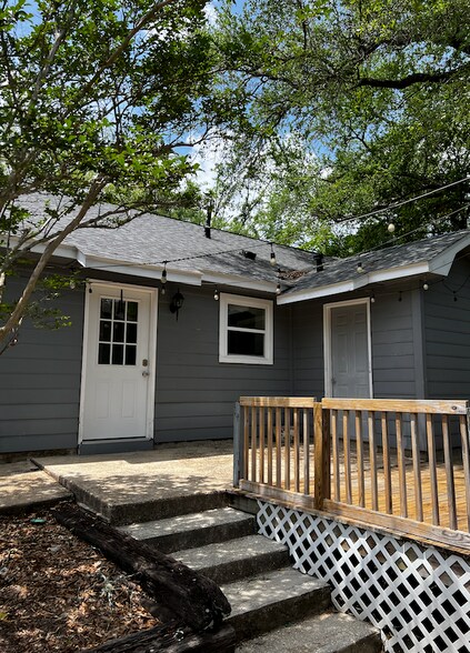 Building Photo - 203 La Bonne Dr