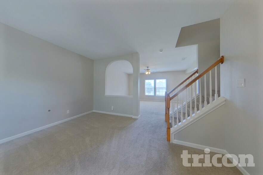 Building Photo - 3349 Table Rock Dr