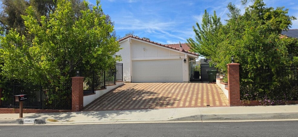 Building Photo - 28915 Hollow Brook Ave