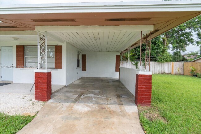 Building Photo - 1329 NE Krome Terrace