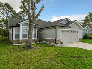 Building Photo - Beautiful 3 Bedroom, 2 Bath POOL Home with 2-Car Garage in the Heart of Hunters Creek!