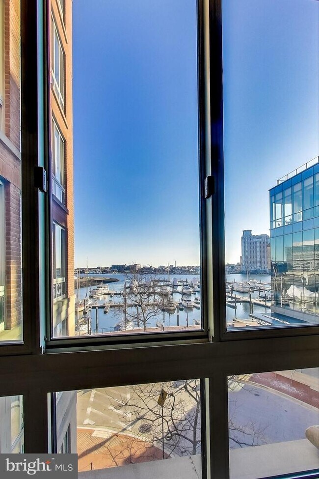 Building Photo - 717 President St