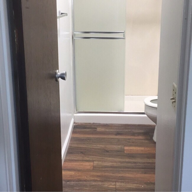 Building Photo - Beautiful 3 bedroom home in Central Davis available for fall move in!