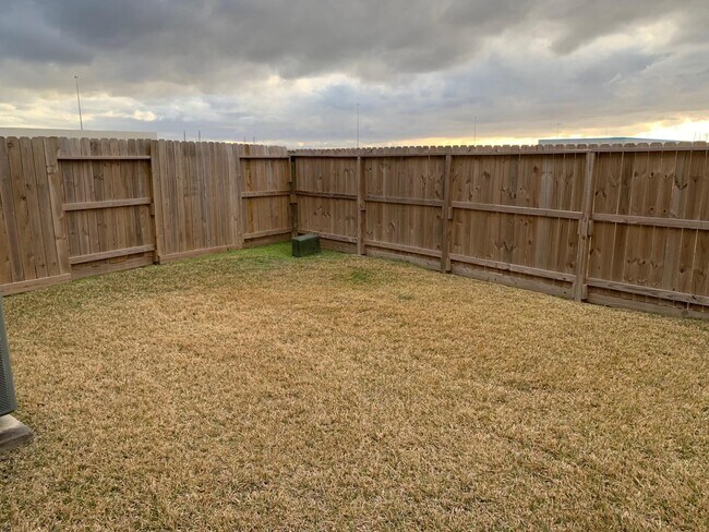 Building Photo - 14422 LILYGATE Ct