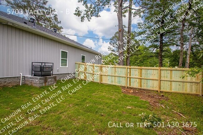 Building Photo - 5703 Valley Dr