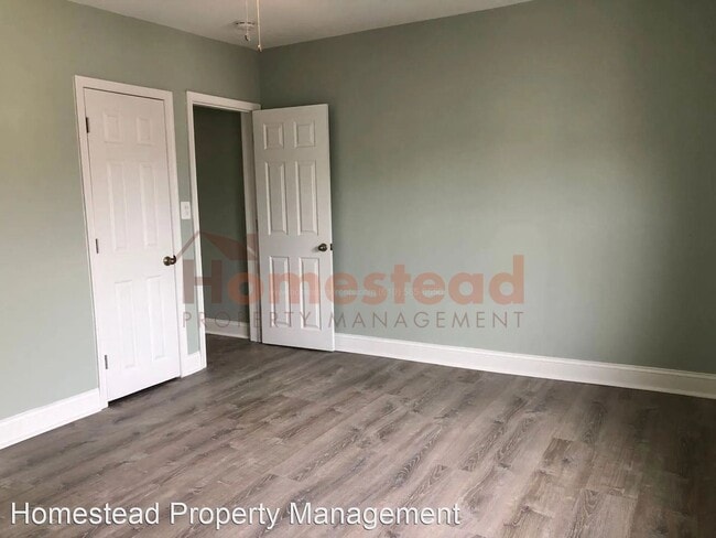 Building Photo - 3 br, 1 bath House - 301 Greenway Ave