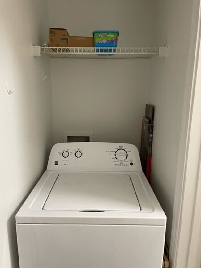 Building Photo - 2 Bedroom 2 Bath Condo W Sunset