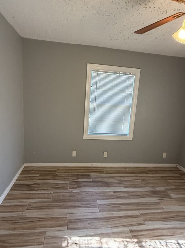 Building Photo - 5115 Balkin St