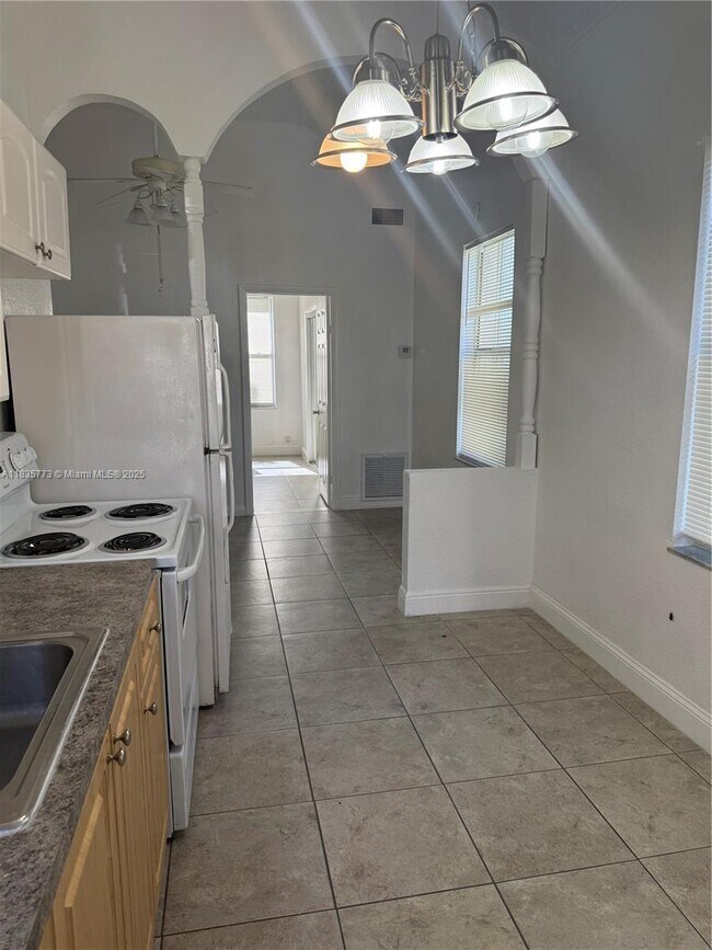 Building Photo - 410 N 58th Ave