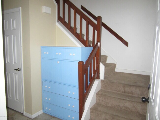 Building Photo - 48 Bogart Pl