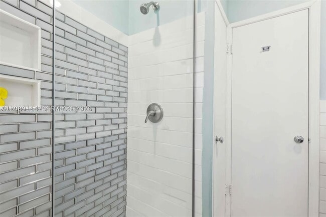Building Photo - 1187 Hillsboro Mile